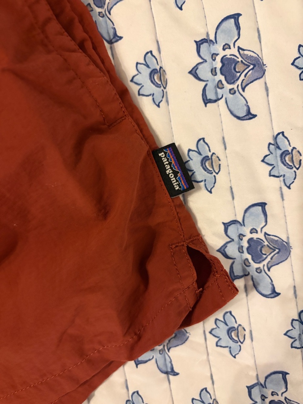 Patagonia barely baggies size L - Picture 2 of 4